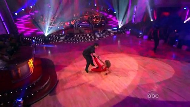 Hall & Oates - 'Maneater'