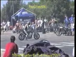 Yamaha Fazer 1000 stunts