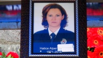 CHP'li Başkanın Koruma Polisi ve Eşi Gözyaşlarıyla Uğurlandı (2)