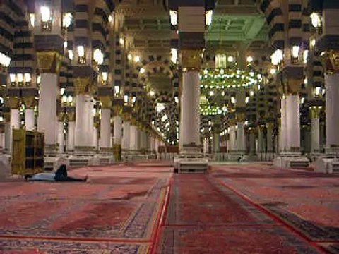 Masjid Nabvi مسجدِ نبوی صلیٰ اللہ علیہ وسلم کا اندرونی منظر