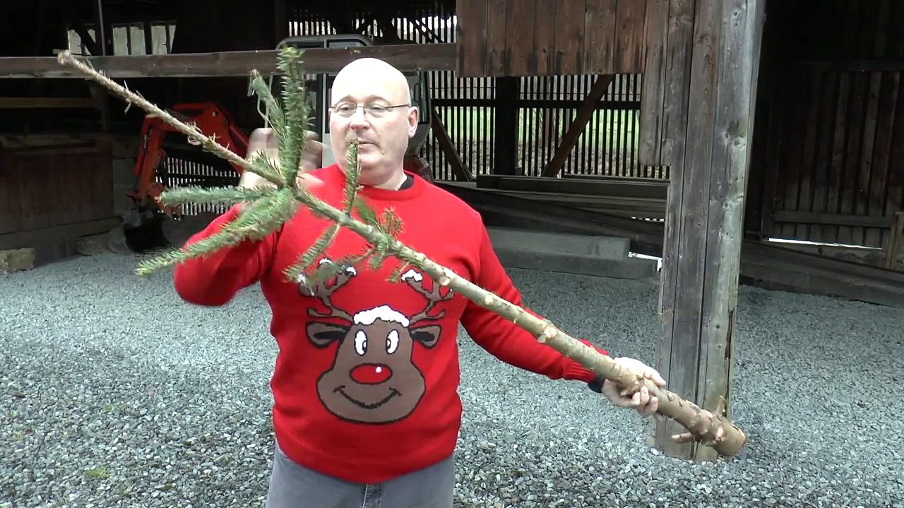 Lancé de sapin de Noël avec une fronde géante! Arme du Père Noël...