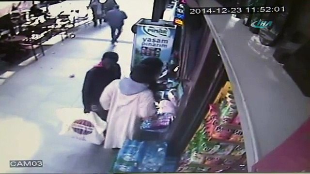 Küçük çocuğa böyle hırsızlık yaptırdılar