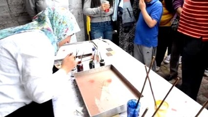 Avustralya'da Ebru Sanatı İçin Evine Atölye Kurdu