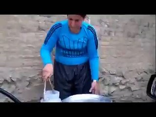 Y'a pas plus rapide pour manger un épi de maïs ! Incroyable !