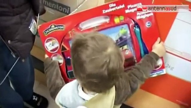 TG 23.12.14 Giocattoli rubati e recuperati, in dono ai bambini del Giovanni XXIII