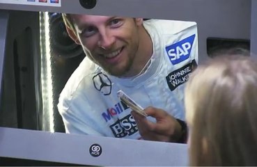 Jenson Button s’improvise roi de la caméra cachée dans un distributeur