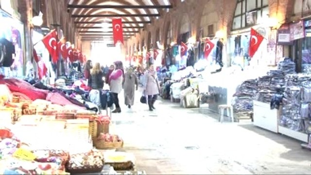 Davutoğlu, Arasta Çarşısı'nın Günlük Açılışına Katıldı