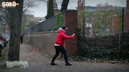 Korkudan Üç Buçuk Attıran Şaka