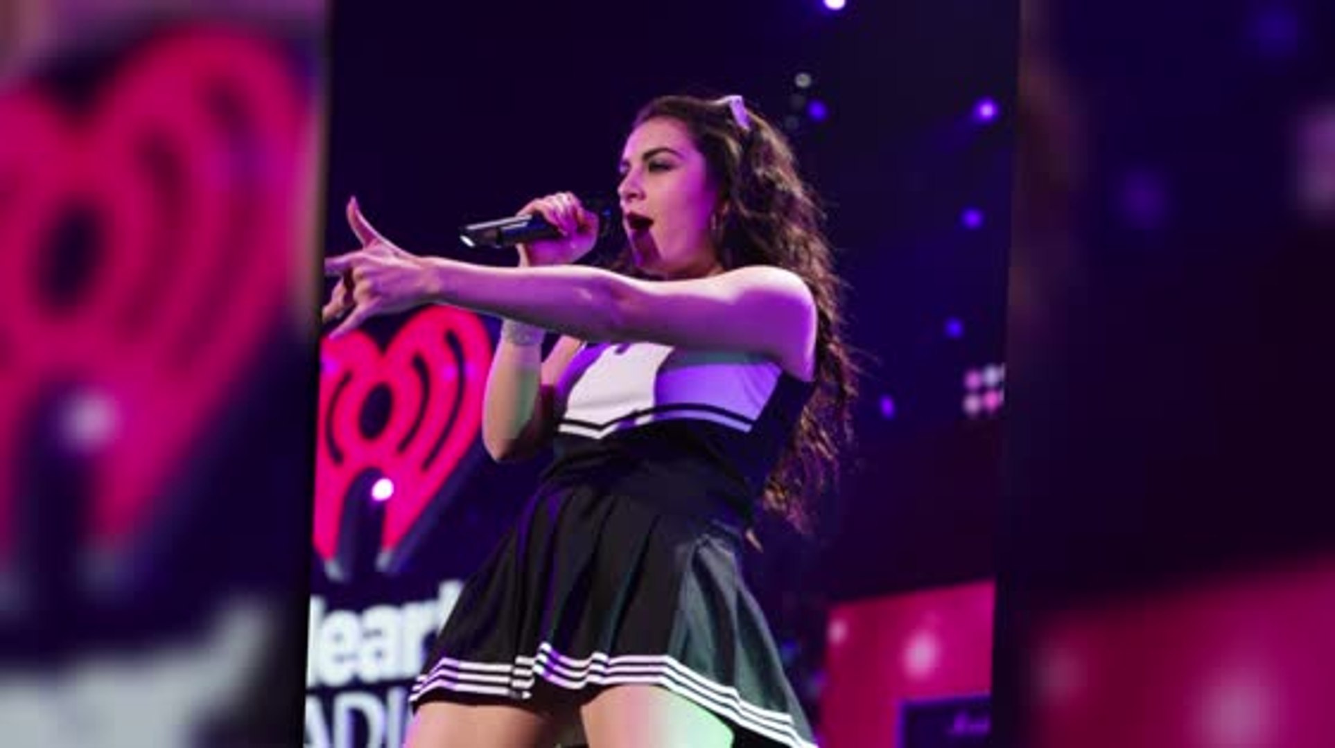 Charli Xcx Has A Wardrobe Malfunction On Stage Video Dailymotion