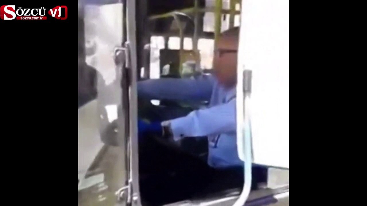 Öfkeli sürücü otobüs şoförünü yumruklayınca