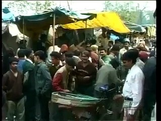 dekh lain شیشہ کھانے والا انسان یقین نہیں آ رہا تو آپ خود...