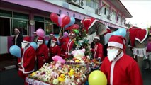 Thaïlande: des éléphants jouent les Pères Noël