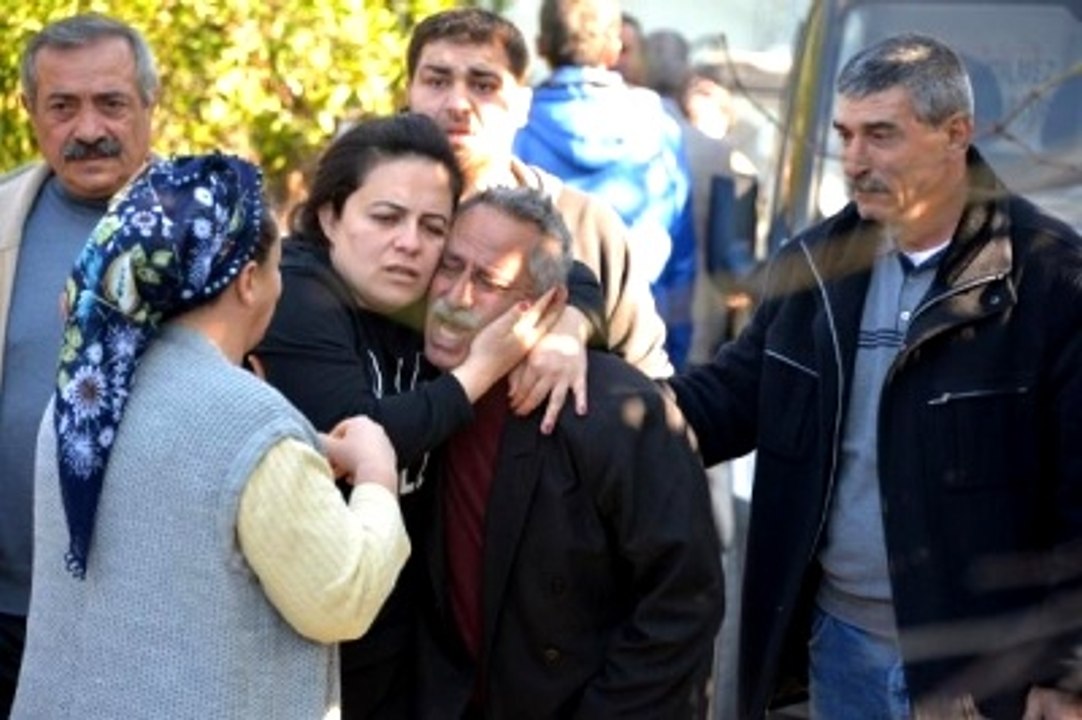 Eşi ve Biri 6 Aylık İki Kızını Öldürüp İntihar Etti -Yeniden