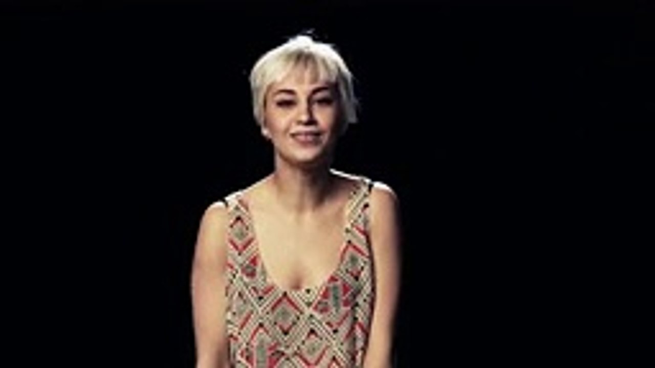 Elles chantesnt avec un vibromasseur (drole)