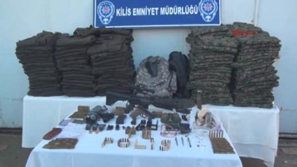 Kilis'te, Suriye Plakalı Minibüsten Cephanelik Çıktı