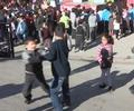 İyi taraftar için okul okul dolaşıyorlar