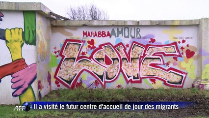 Calais: Cazeneuve souhaite "développer les centres d'accueil"