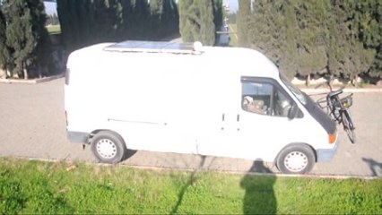 Emekli İmam 7 Yıldır Arabada Yaşıyor