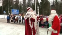 Russian, Finnish Santa Clauses meet at border