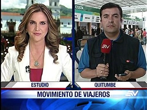 Turistas buscan boletos en la terminal de Quitumbe