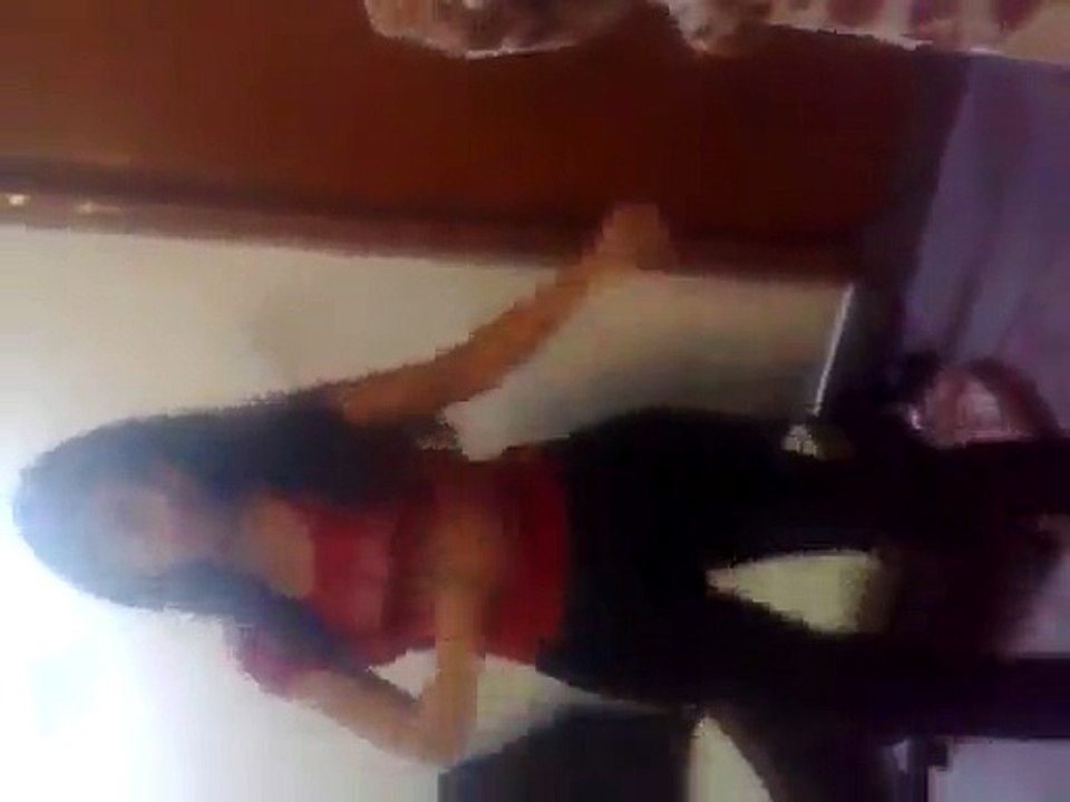 Pakistani School girl Dance In Hostel