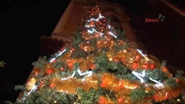 St. Antuan Kilisesi'nde Noel Ayini Düzenlendi