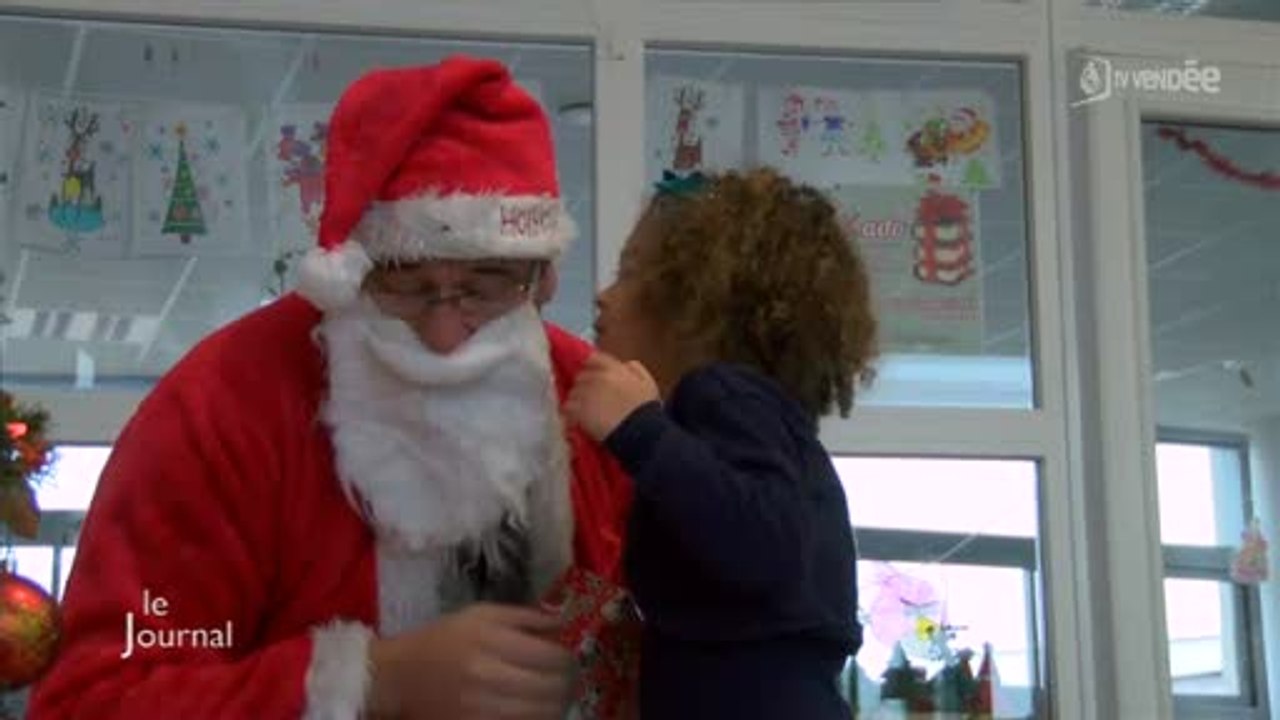 Tournée du Père Noël à l’école primaire de l'Idonnière