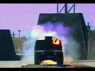 Un hummer lance un missile