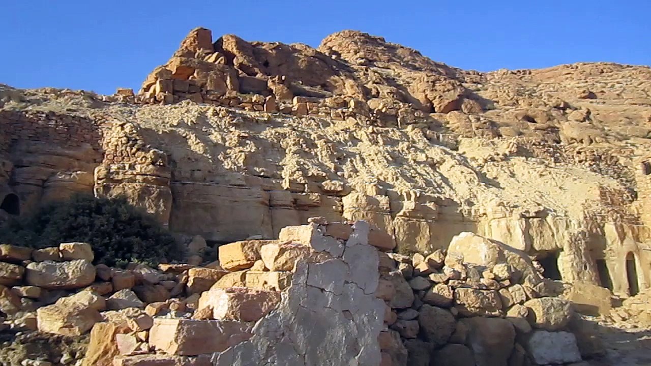 Marathon des Oasis Tunisie 2014 : Montagne du Reg , plaine de Tatouine, Douiret village troglodyte, 5ème étape