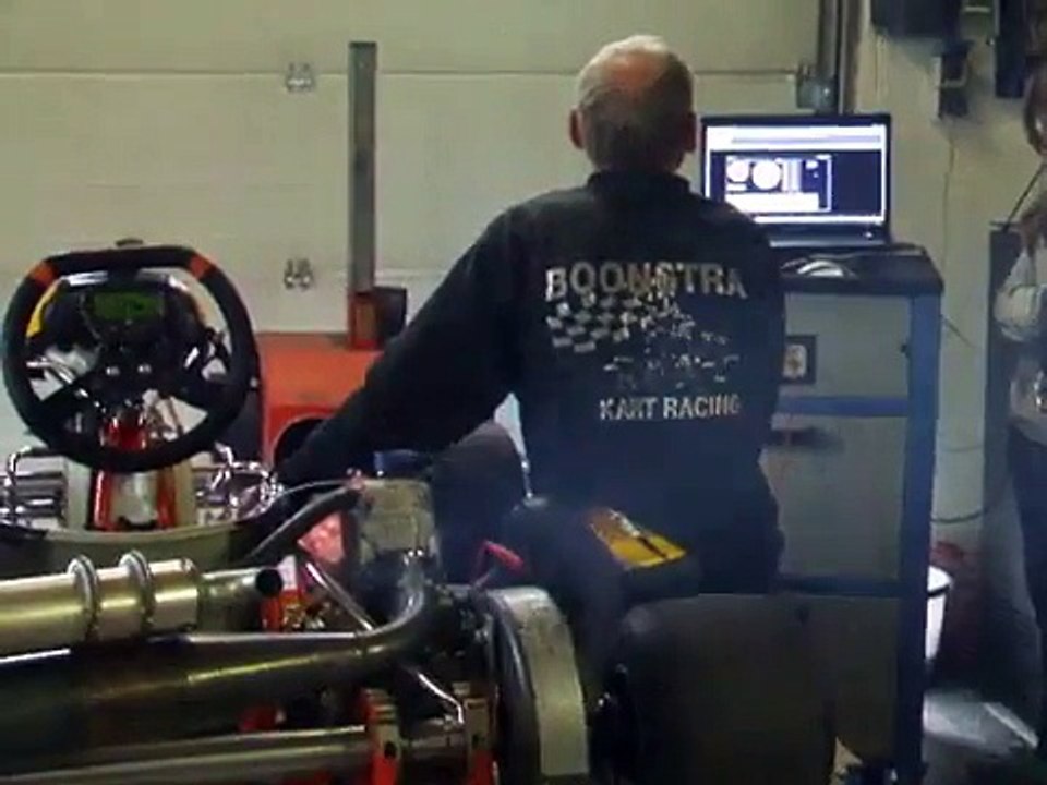 op de testbank bij boonstra kart racing met kf3