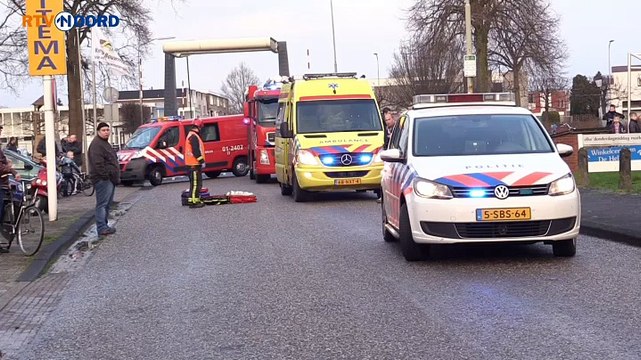 Beelden: Auto schept fietsster bij Wedderkerk Oude Pekela - RTV Noord