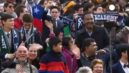 Paa impartisce benedizione "Urbi et Orbi". Accento sui bambini che soffrono