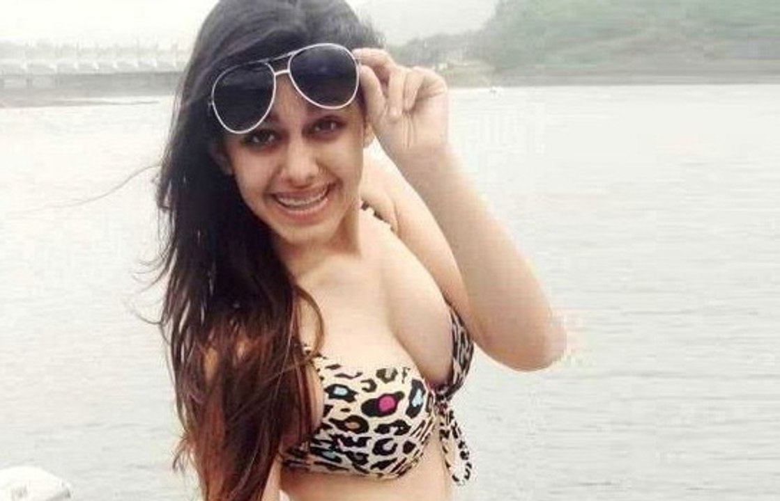 Pooja Bedi's daughter Aalia bedi is in Controversy before bollywood debut !
