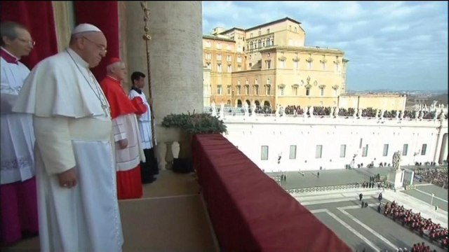 Noël: le pape dénonce la persécution brutale des jihadistes contre les chrétiens