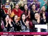 Nida Yasir K Show Pe 1 Tharki Aunty Agayi Jo Ate Sath Nachne Lagi Or Ankhein Matkane Lagi