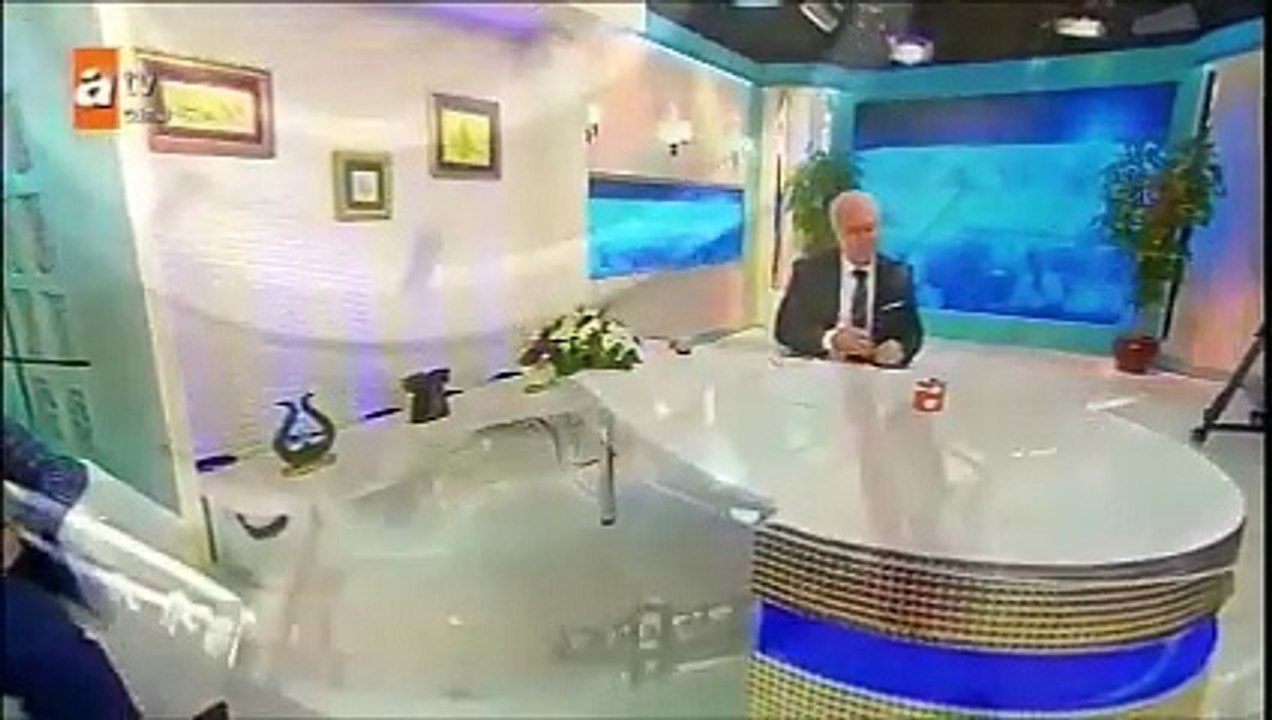 Nihat Hatipoğlu-İlk Kez Ezan Sesini Duyan Kız Çocuğu