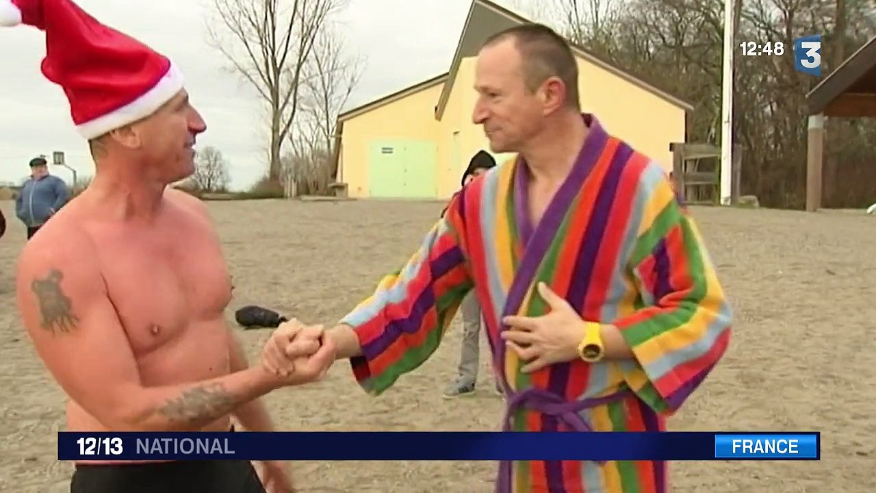 Bain entre amis dans l'eau glacée, tous les 25 décembre