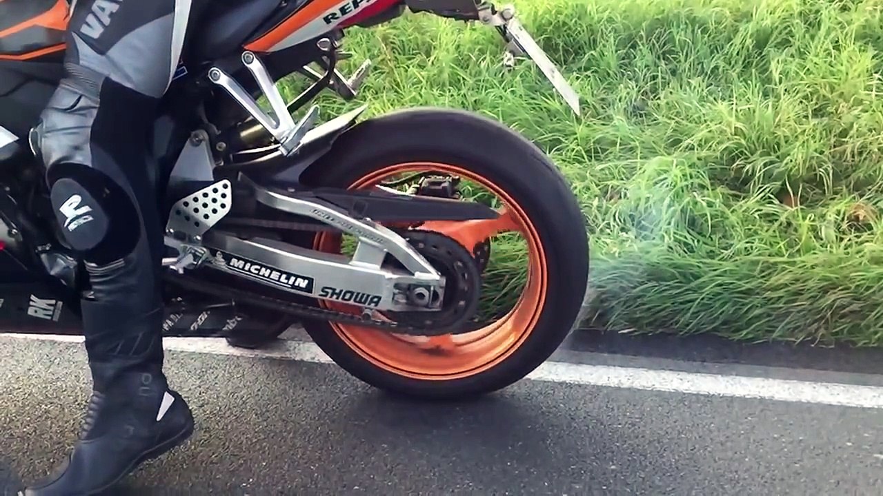 AphoenixD - Iphone 6 Slowmotion test, burnout cbr 1000rr Fireblade (HD)