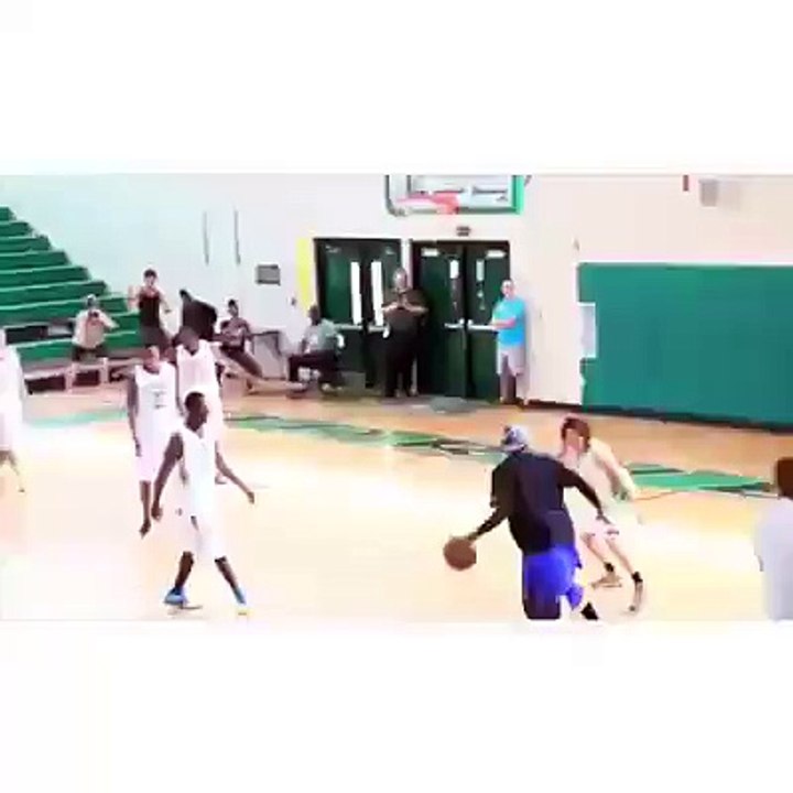 Vai aonde, fera? E vê se não fica tonto também