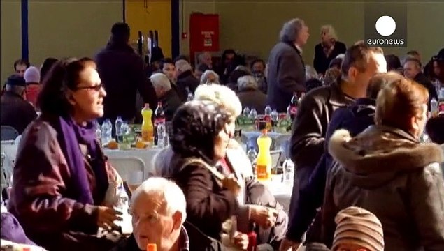 Греция: все больше людей нуждаются в благотворительном супе