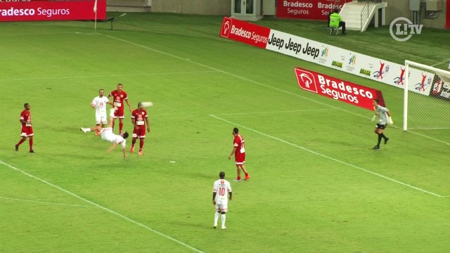 Falcão humilha até Robinho e quase faz golaço no Maracanã