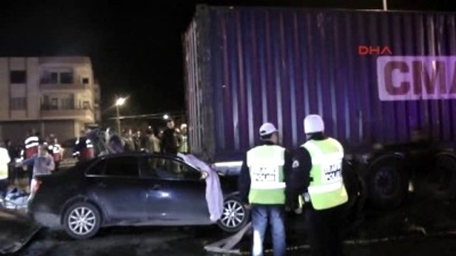 Mersin Ek Otomobil, Kırmızı Işıkta Bekleyen Tır'a Çarptı: 5 Ölü