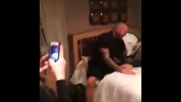 La champion de catch Randy Orton mis KO par un enfant!