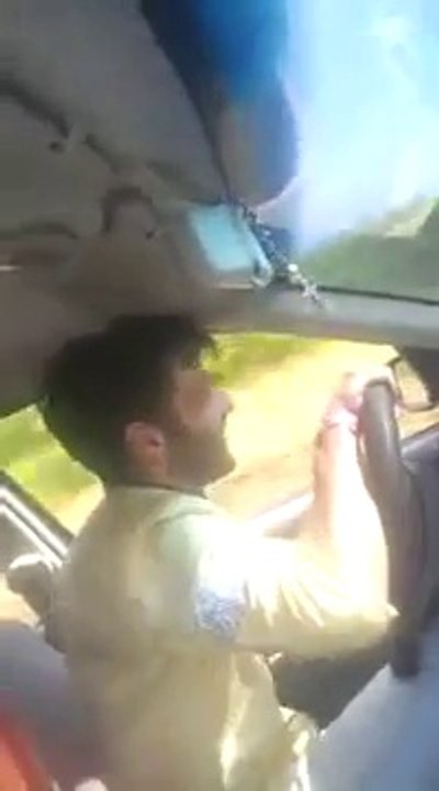 Conduite en état d'ivresse bien avancée - Il ne regarde même plus la route!