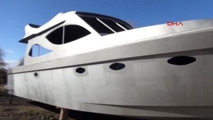 Van Gölü Kıyısındaki Evin Bahçesini Tersaneye Çevirdiler