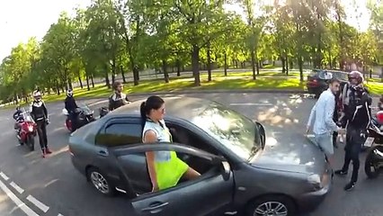 Ils se font encercler par des motards… La suite est complètement inattendue!