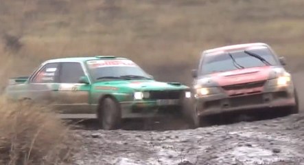 Yerinde duramayan BMW E30, EVO'ya daldı