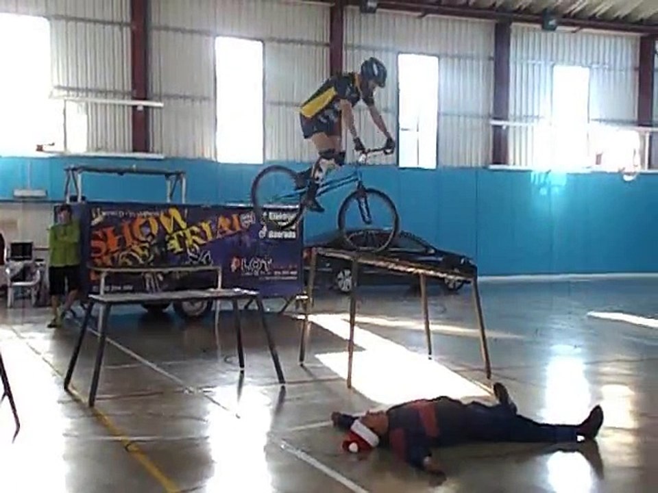 Exhibició de Bike trial per Angel Batlle i Edgar Asenjo (2)