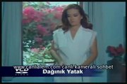 Müjde Ar Sevişme sahnesi Dağınık yatak filmi izle