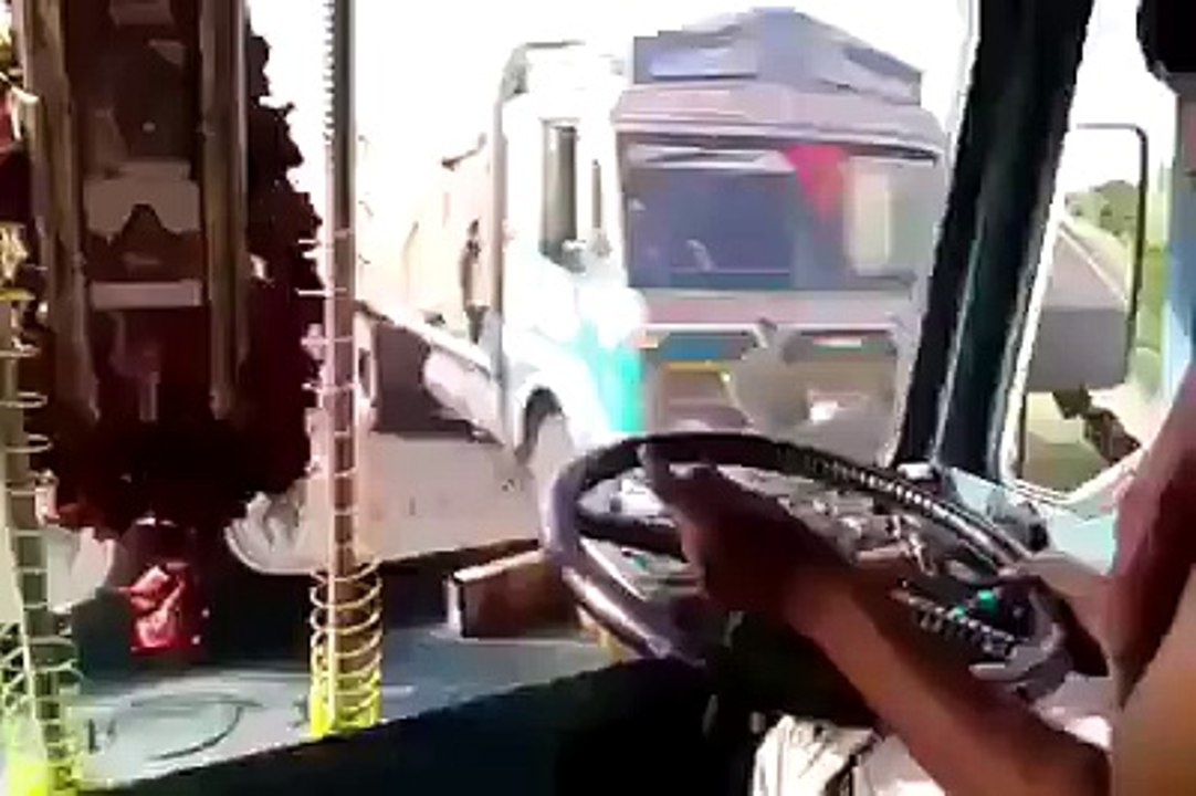 Bu adam ne yapıyor ?